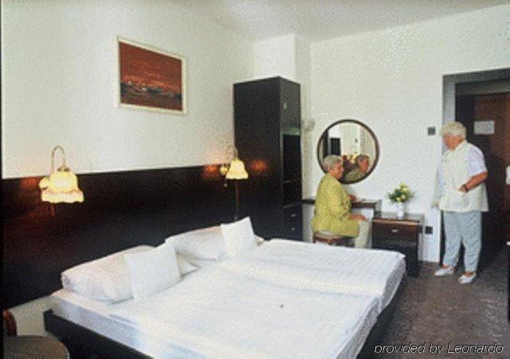 Hotel Nagyerdo เดเบรตเซน ห้อง รูปภาพ