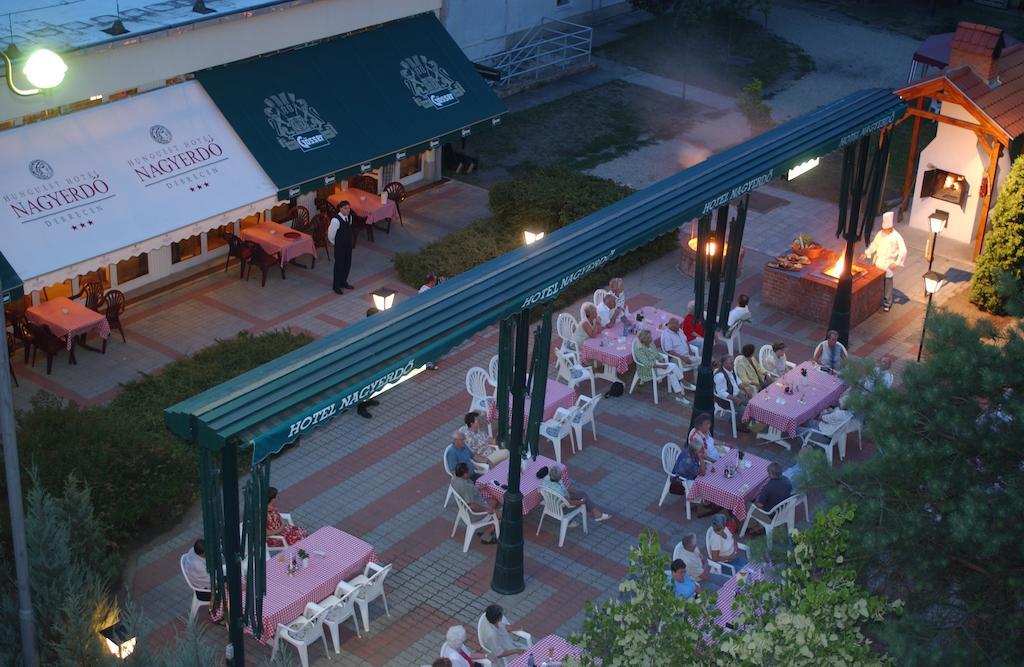 Hotel Nagyerdo เดเบรตเซน ภายนอก รูปภาพ