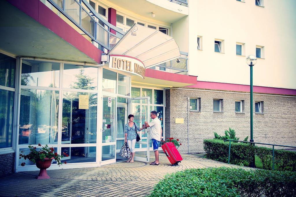 Hotel Nagyerdo เดเบรตเซน ภายนอก รูปภาพ